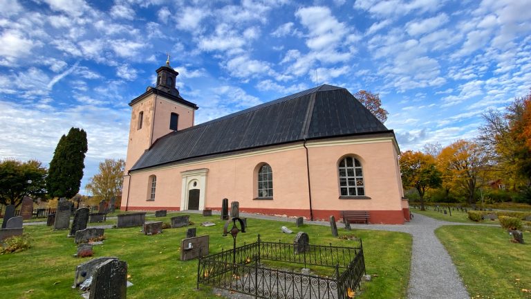 Kila Kyrka side view