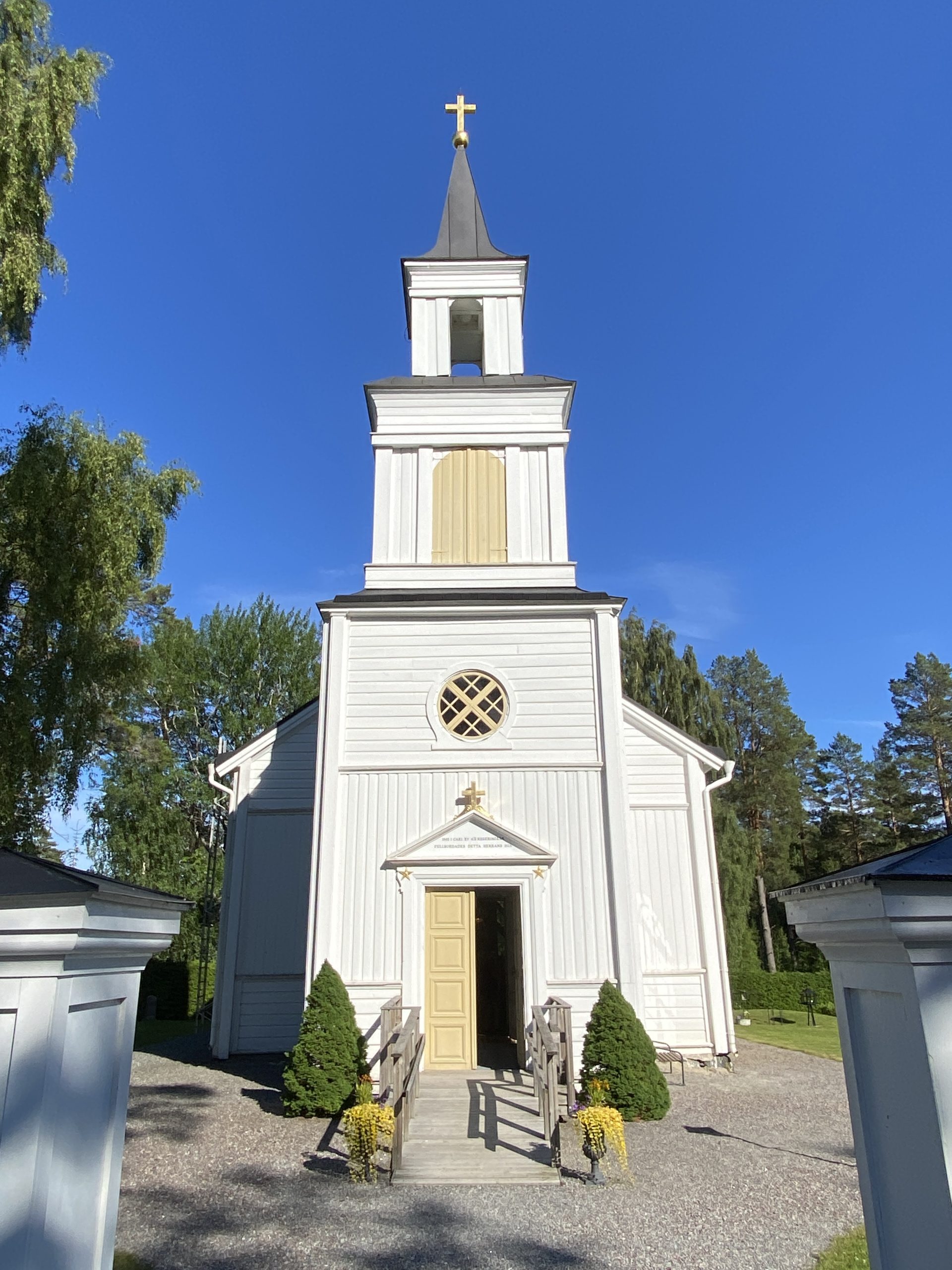 Hemsö Church exterior