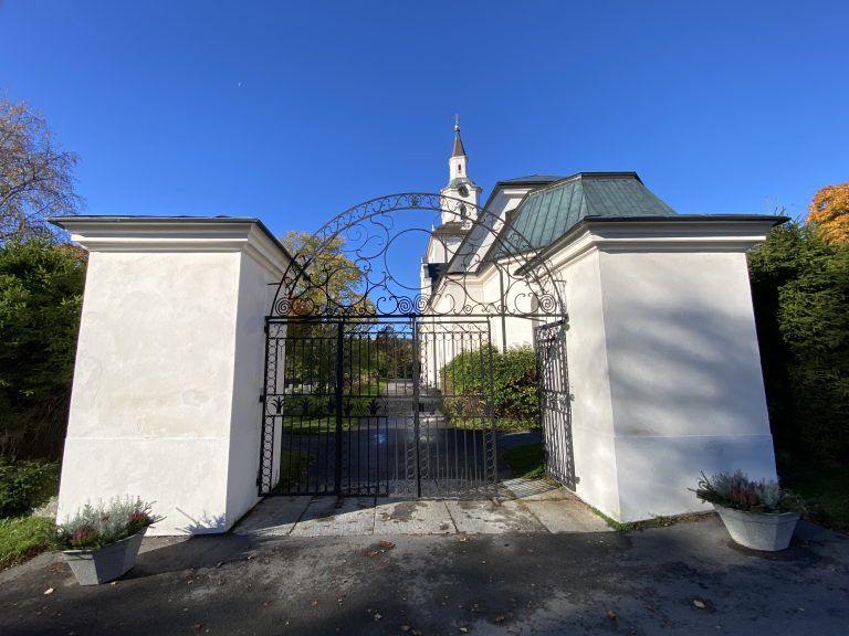 Säbrå church yard entry